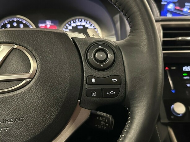lexus-is-bensin-2013-big-15