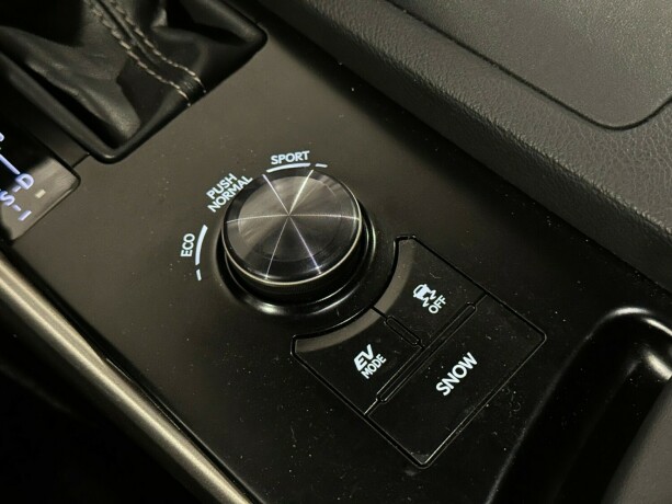 lexus-is-bensin-2013-big-28