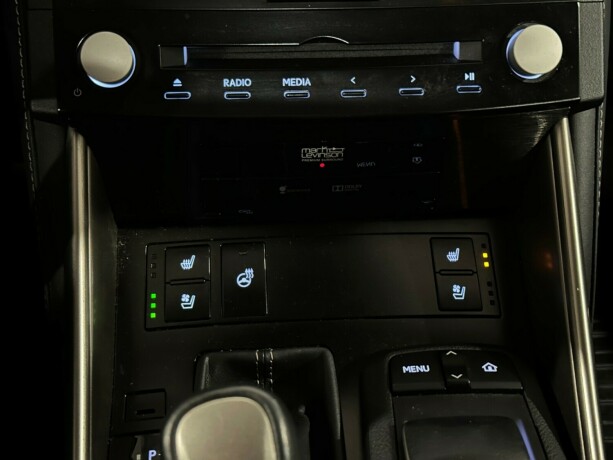 lexus-is-bensin-2013-big-26