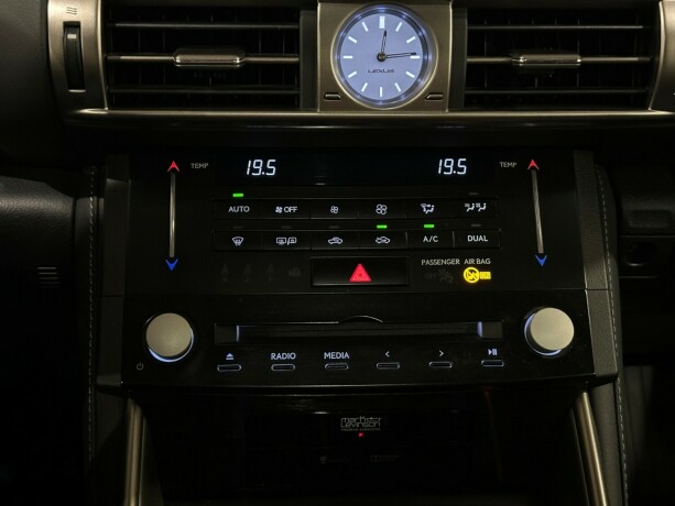 lexus-is-bensin-2013-big-25