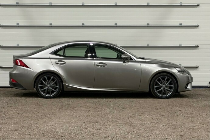 lexus-is-bensin-2013-big-1