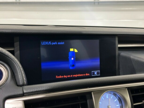 lexus-is-bensin-2013-big-23