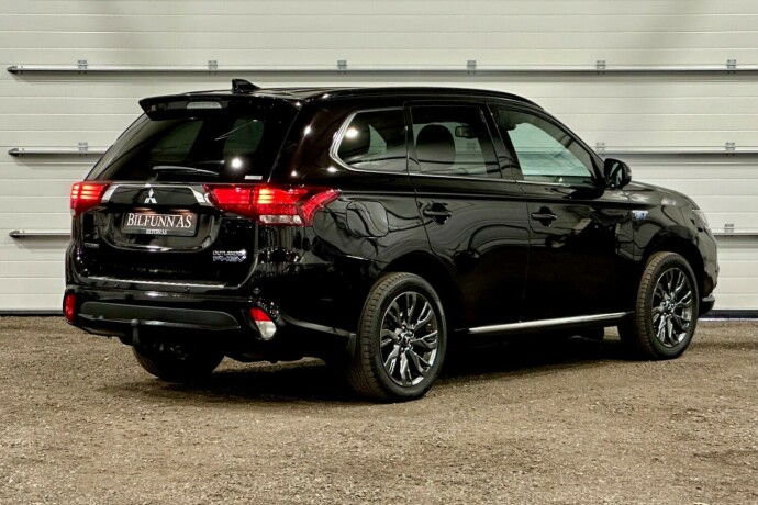 mitsubishi-outlander-elektrisitetbensin-2017-big-2