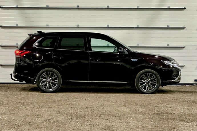 mitsubishi-outlander-elektrisitetbensin-2017-big-1