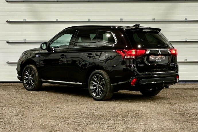 mitsubishi-outlander-elektrisitetbensin-2017-big-3