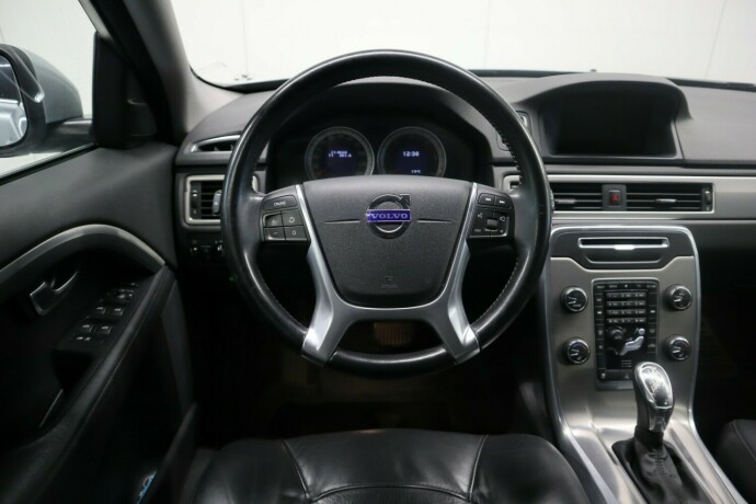 volvo-v70-diesel-2013-big-18