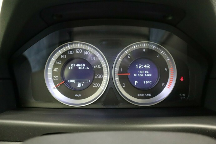 volvo-v70-diesel-2013-big-27