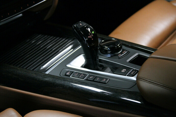 bmw-x5-bensin-2017-big-27