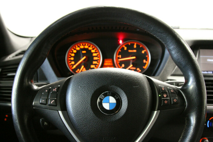 bmw-x5-diesel-2010-big-10