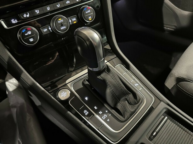 volkswagen-golf-bensin-2019-big-24