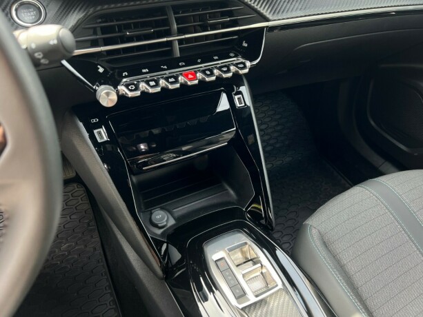 peugeot-2008-elektrisitet-2023-big-14