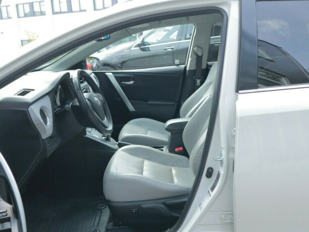 toyota-auris-elektrisitetbensin-2014-big-14