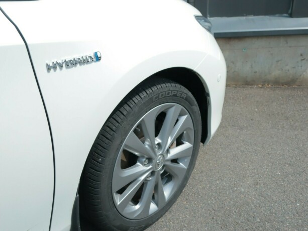 toyota-auris-elektrisitetbensin-2014-big-8