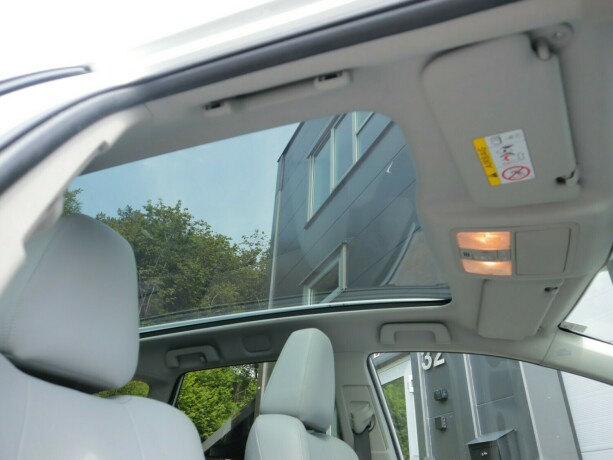 toyota-auris-elektrisitetbensin-2014-big-24