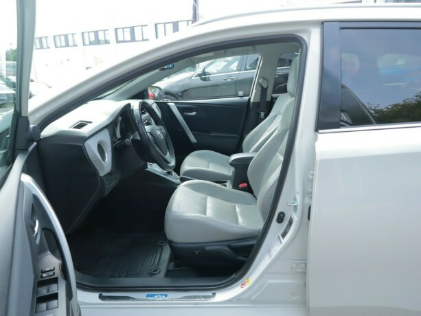 toyota-auris-elektrisitetbensin-2014-big-19