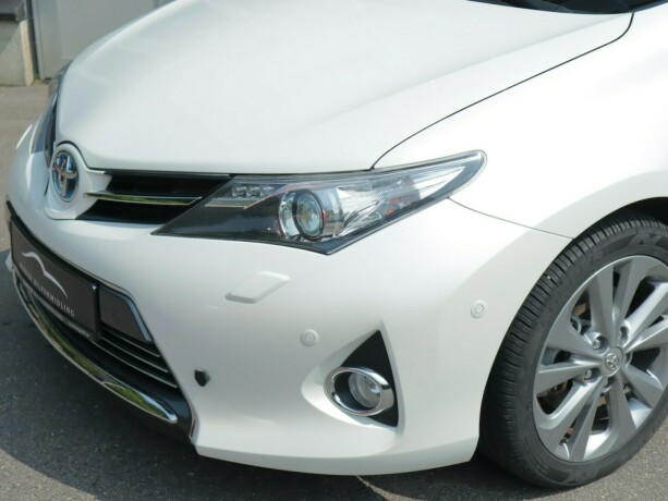 toyota-auris-elektrisitetbensin-2014-big-5