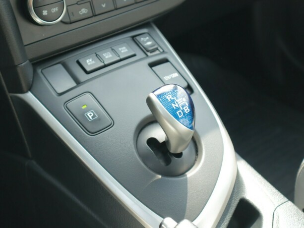 toyota-auris-elektrisitetbensin-2014-big-30