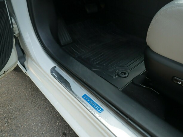 toyota-auris-elektrisitetbensin-2014-big-25