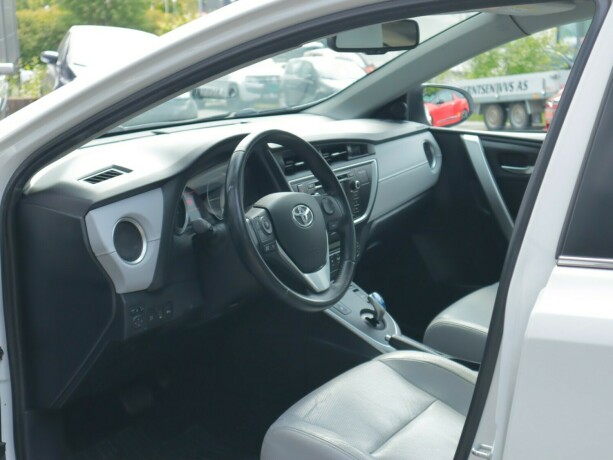 toyota-auris-elektrisitetbensin-2014-big-13