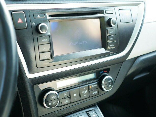 toyota-auris-elektrisitetbensin-2014-big-28