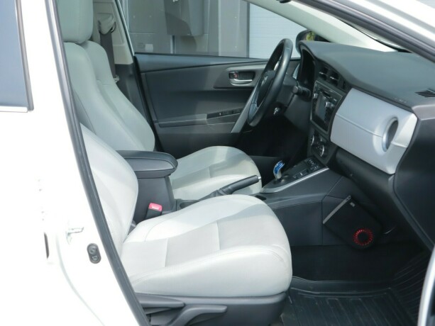 toyota-auris-elektrisitetbensin-2014-big-12