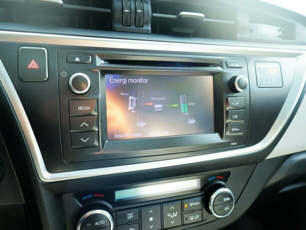 toyota-auris-elektrisitetbensin-2014-big-26