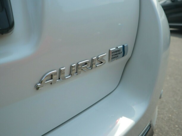 toyota-auris-elektrisitetbensin-2014-big-10