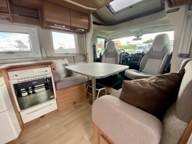 rapido-666f-skandinavia-exclusive-topputgave-face2face-gruppe-2-enkle-senger-vinterpakke-senkeseng-diesel-2020-big-21