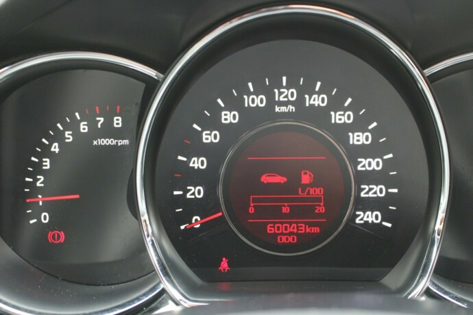kia-cee039d-bensin-2014-big-12