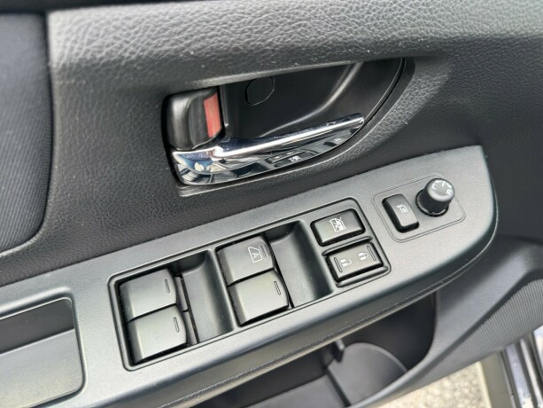 subaru-xv-bensin-2014-big-15
