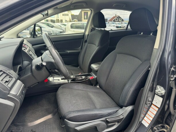 subaru-xv-bensin-2014-big-13