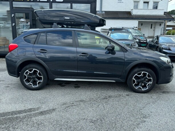 subaru-xv-bensin-2014-big-3