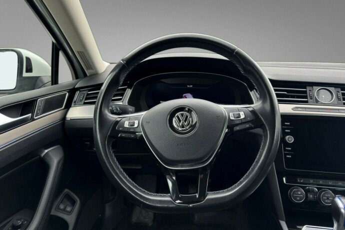 volkswagen-passat-elektrisitetbensin-2019-big-12