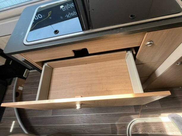 adria-twin-600-spt-under-6-meter-reg-4-personer-fuktgasstest-god-nyttelast-truma-varme-2-sett-hjul-diesel-2017-big-28