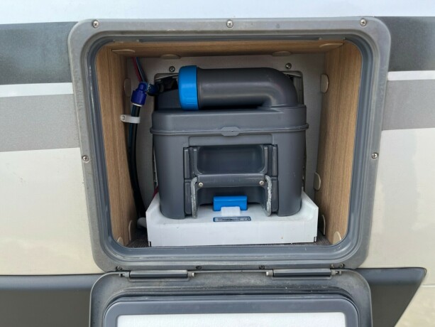adria-twin-600-spt-under-6-meter-reg-4-personer-fuktgasstest-god-nyttelast-truma-varme-2-sett-hjul-diesel-2017-big-8