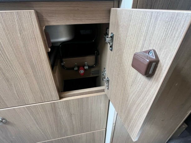 adria-twin-600-spt-under-6-meter-reg-4-personer-fuktgasstest-god-nyttelast-truma-varme-2-sett-hjul-diesel-2017-big-31