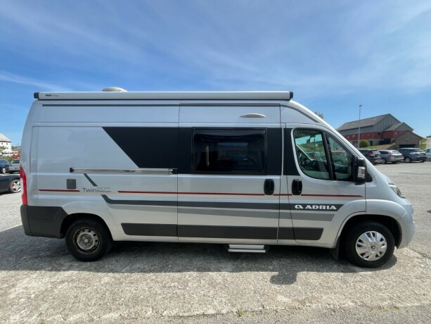 adria-twin-600-spt-under-6-meter-reg-4-personer-fuktgasstest-god-nyttelast-truma-varme-2-sett-hjul-diesel-2017-big-4
