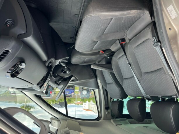 opel-vivaro-diesel-2017-big-11