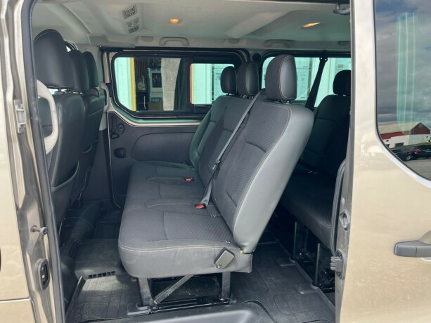 opel-vivaro-diesel-2017-big-12