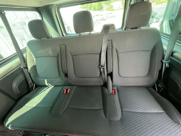 opel-vivaro-diesel-2017-big-16