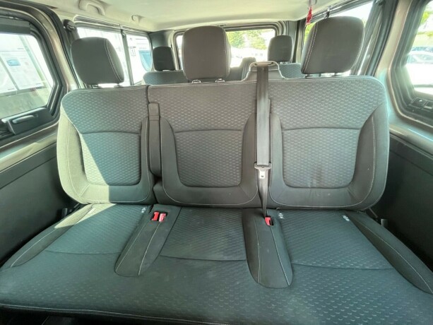 opel-vivaro-diesel-2017-big-15
