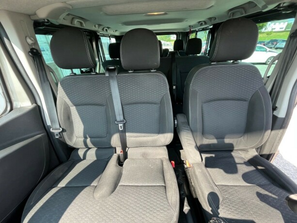opel-vivaro-diesel-2017-big-17