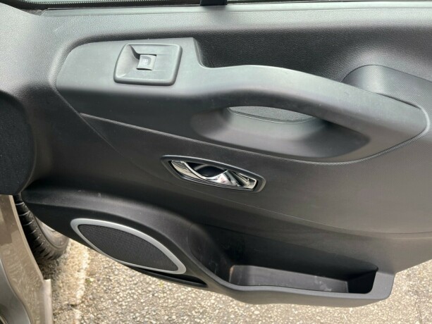 opel-vivaro-diesel-2017-big-10