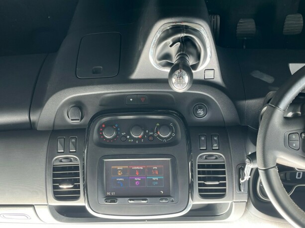 opel-vivaro-diesel-2017-big-9