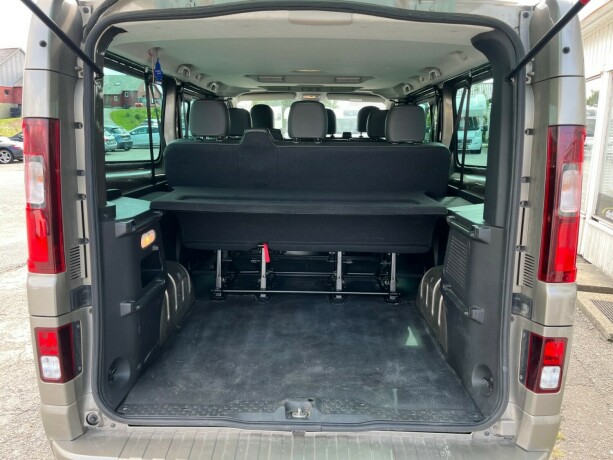 opel-vivaro-diesel-2017-big-14