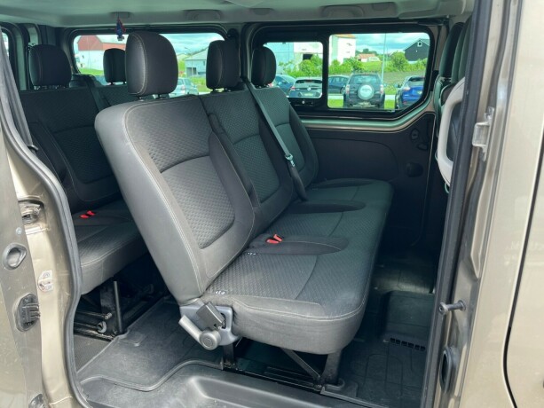 opel-vivaro-diesel-2017-big-13