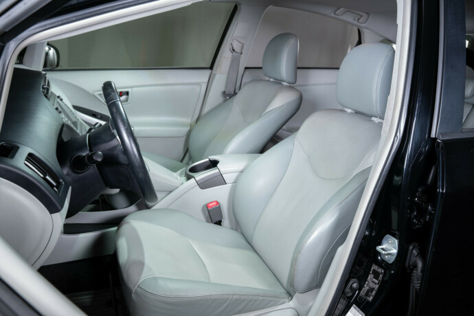toyota-prius-bensin-2012-big-44