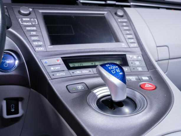 toyota-prius-bensin-2012-big-28