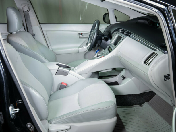toyota-prius-bensin-2012-big-37