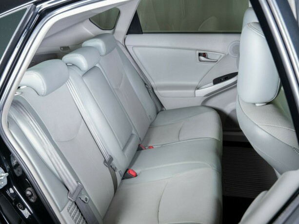 toyota-prius-bensin-2012-big-40